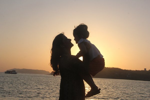 एक बच्ची का प्यार बना लाखों सौतेली मांओं की पहचान का दिन, जानें ‘स्टेप मदर्स डे’ का इतिहास एक बच्ची का प्यार बना लाखों सौतेली मांओं की पहचान का दिन, जानें ‘स्टेप मदर्स डे’ का इतिहास