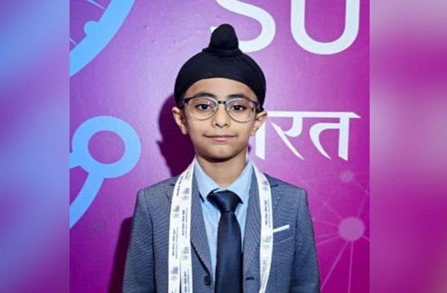 8 साल की उम्र में बना AI का मास्टरमाइंड, जानें कोन हैं Ranvir Sachdeva जो बने कीनोट स्पीकर 8 साल की उम्र में बना AI का मास्टरमाइंड, जानें कोन हैं Ranvir Sachdeva जो बने कीनोट स्पीकर