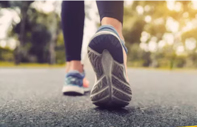 रोजाना 10,000 कदम चलने से शरीर पर पड़ता है ये असर, लंग्स से लेकर हार्ट हेल्थ में होता है सुधार! रोजाना 10,000 कदम चलने से शरीर पर पड़ता है ये असर, लंग्स से लेकर हार्ट हेल्थ में होता है सुधार!