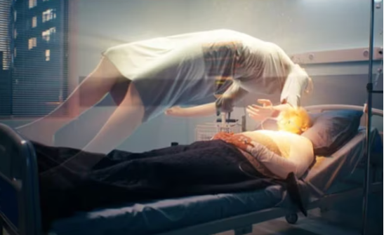 मौत’ के बाद वो 24 मिनट! मुर्दा रहने के बाद जिंदा हुई तो बदल गई दुनिया महिला ने बताया सच मौत’ के बाद वो 24 मिनट! मुर्दा रहने के बाद जिंदा हुई तो बदल गई दुनिया महिला ने बताया सच