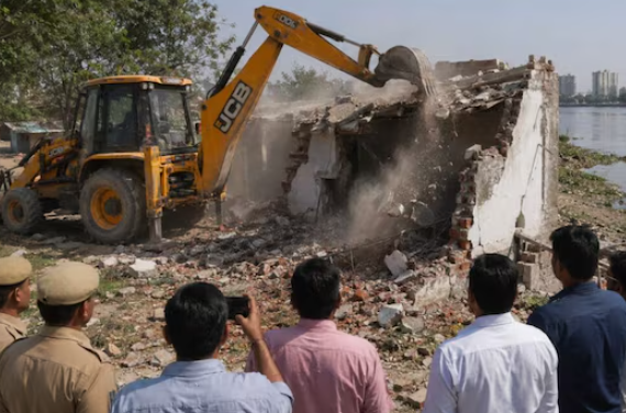 हिंडन-यमुना किनारे आपका प्लॉट-मकान तो नहीं? कई कॉलोनियों पर खतरा हिंडन-यमुना किनारे आपका प्लॉट-मकान तो नहीं? कई कॉलोनियों पर खतरा